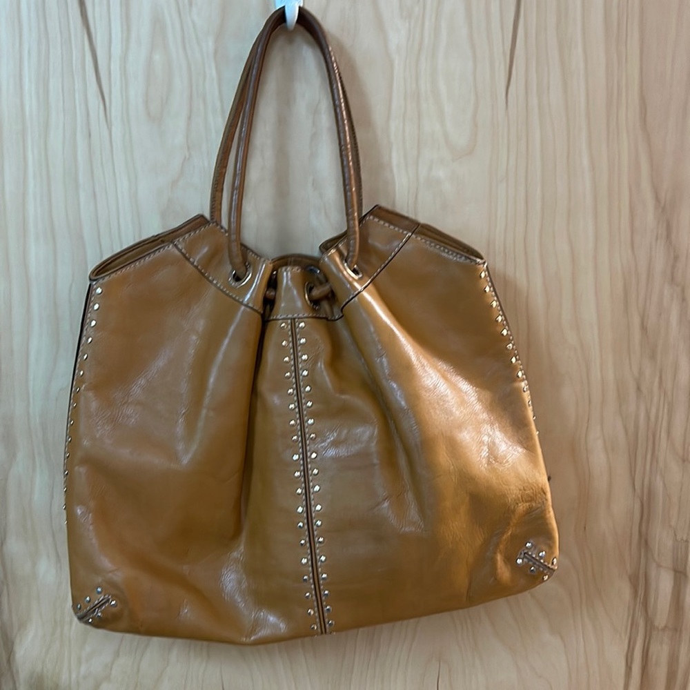 Women’s Michael Kors XL Astor Leather Studded Tote Hobo Bag Cognac Tan - Picture 2 of 5